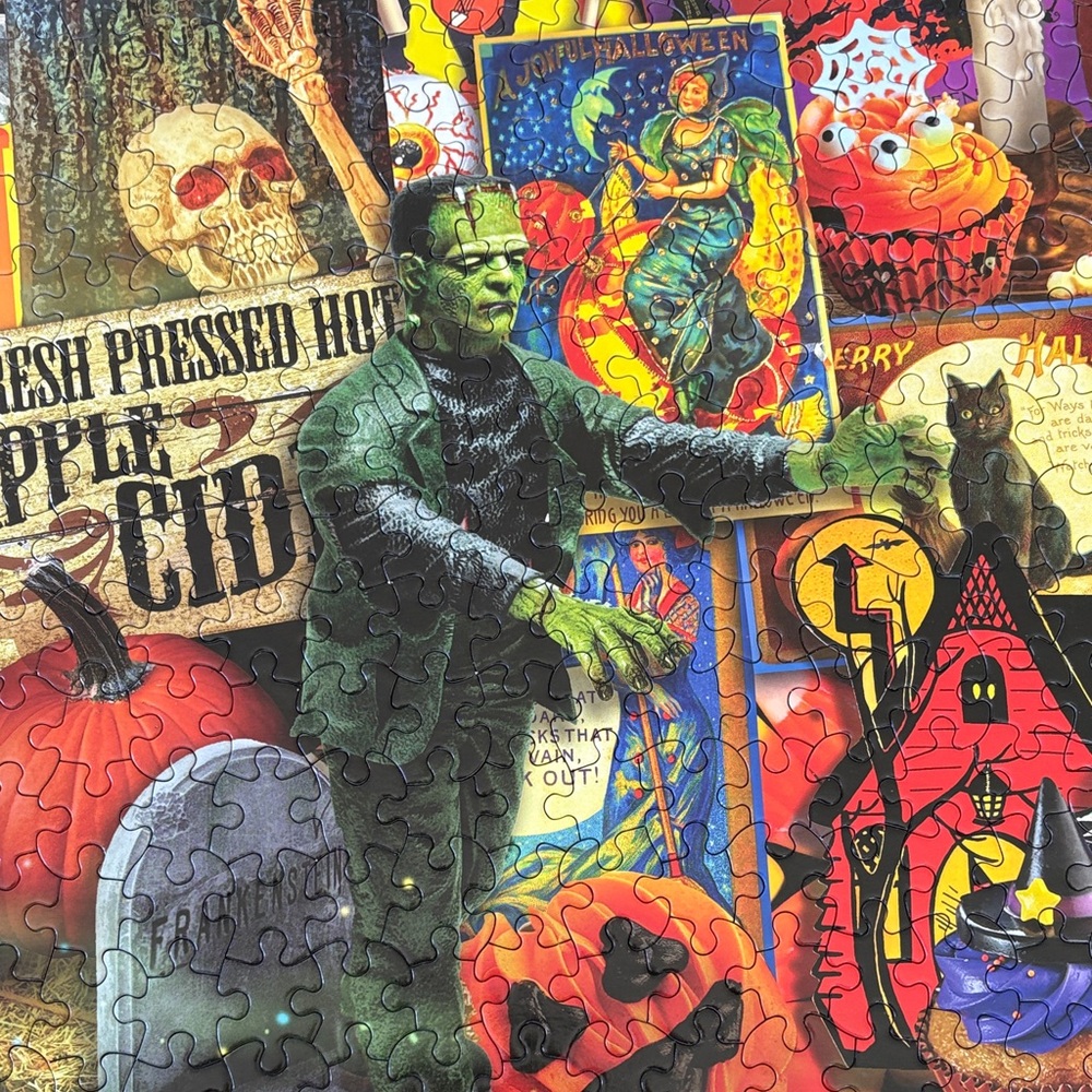 White Mountain Halloween Season 1000-Piece Puzzle - Picture 9 of 9